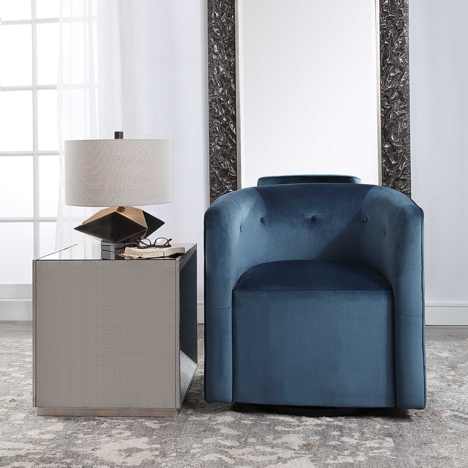 UTTERMOST MALLORIE SWIVEL CHAIR - Lounge