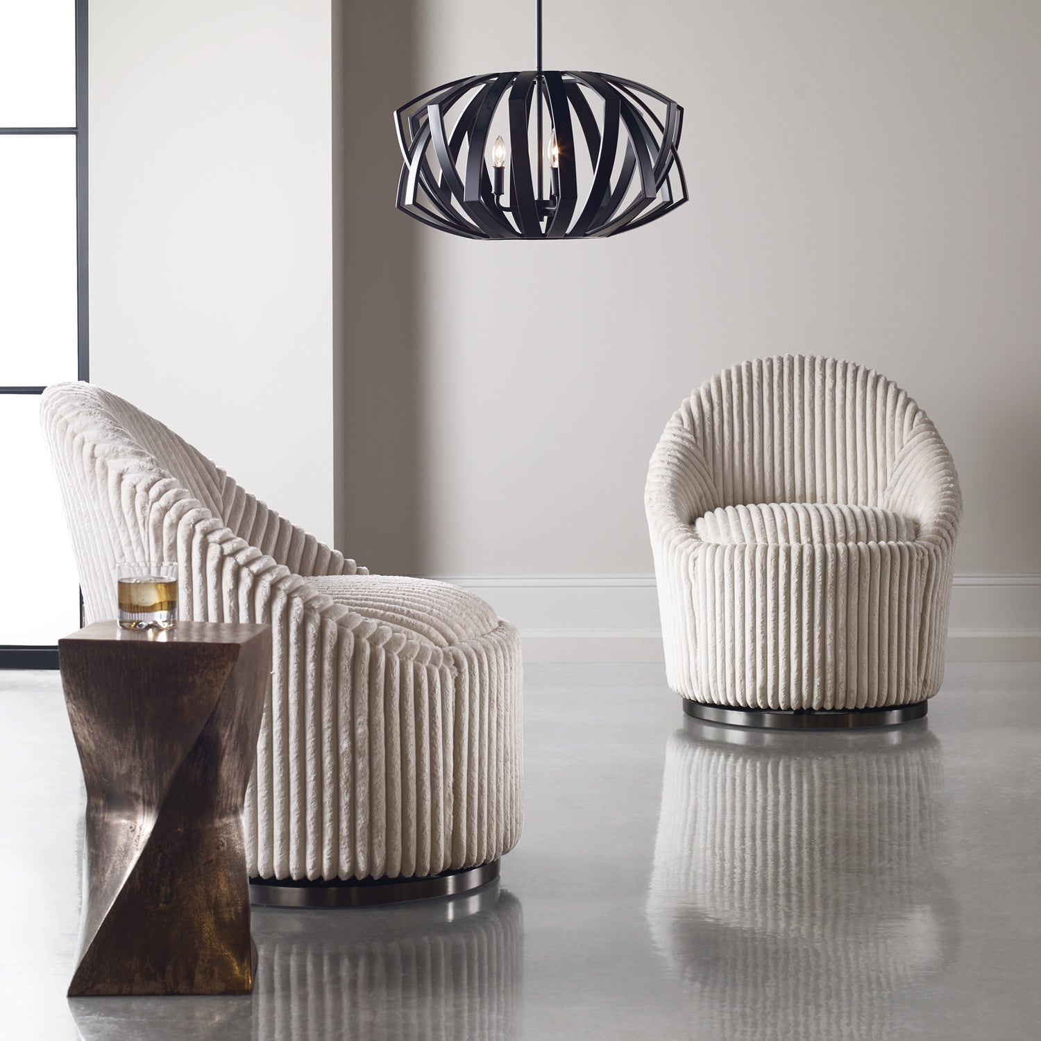 UTTERMOST CRUE SWIVEL CHAIR - Lounge