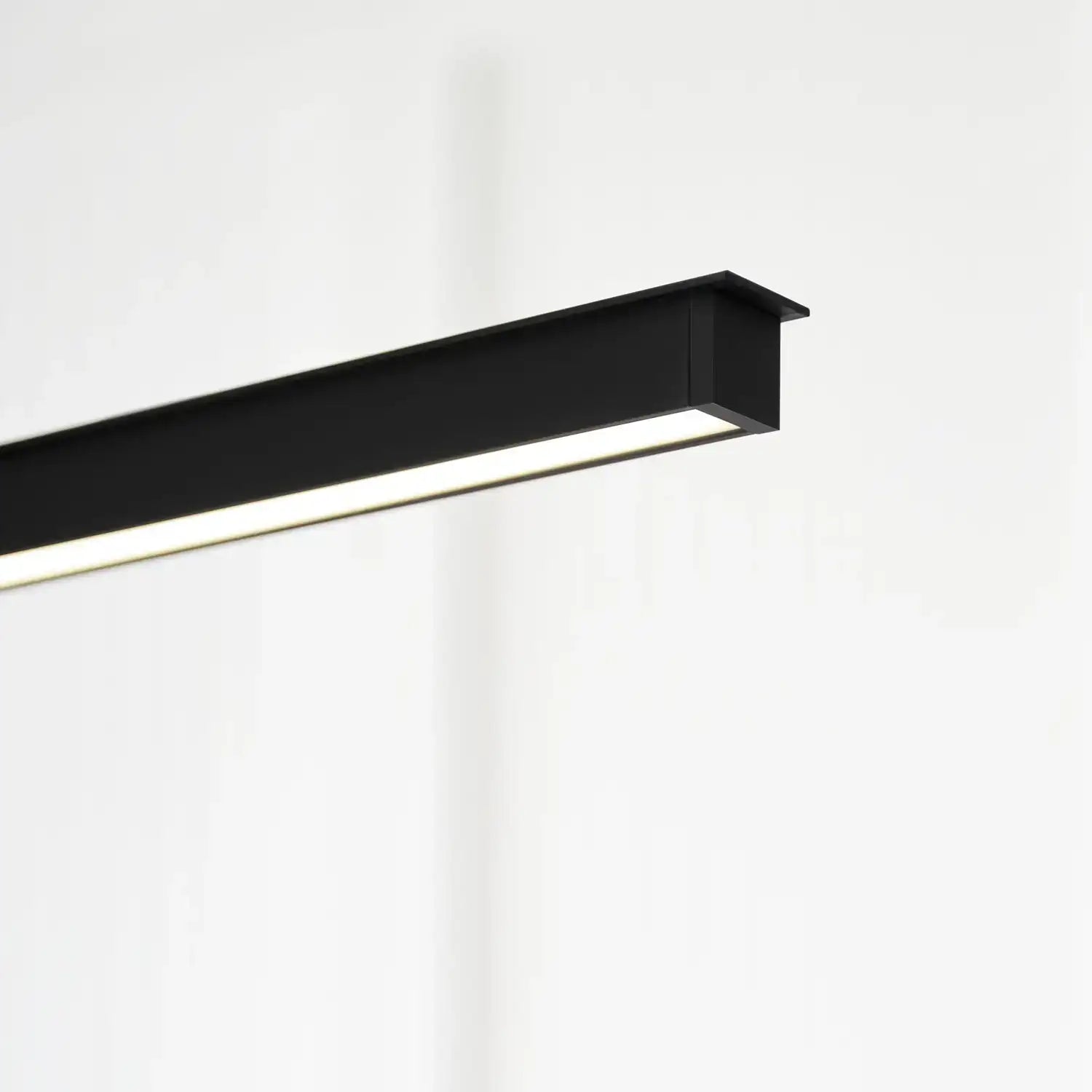VISUAL COMFORT MODERN, STAGGER LINEAR SUSPENSION, PENDANT LIGHT