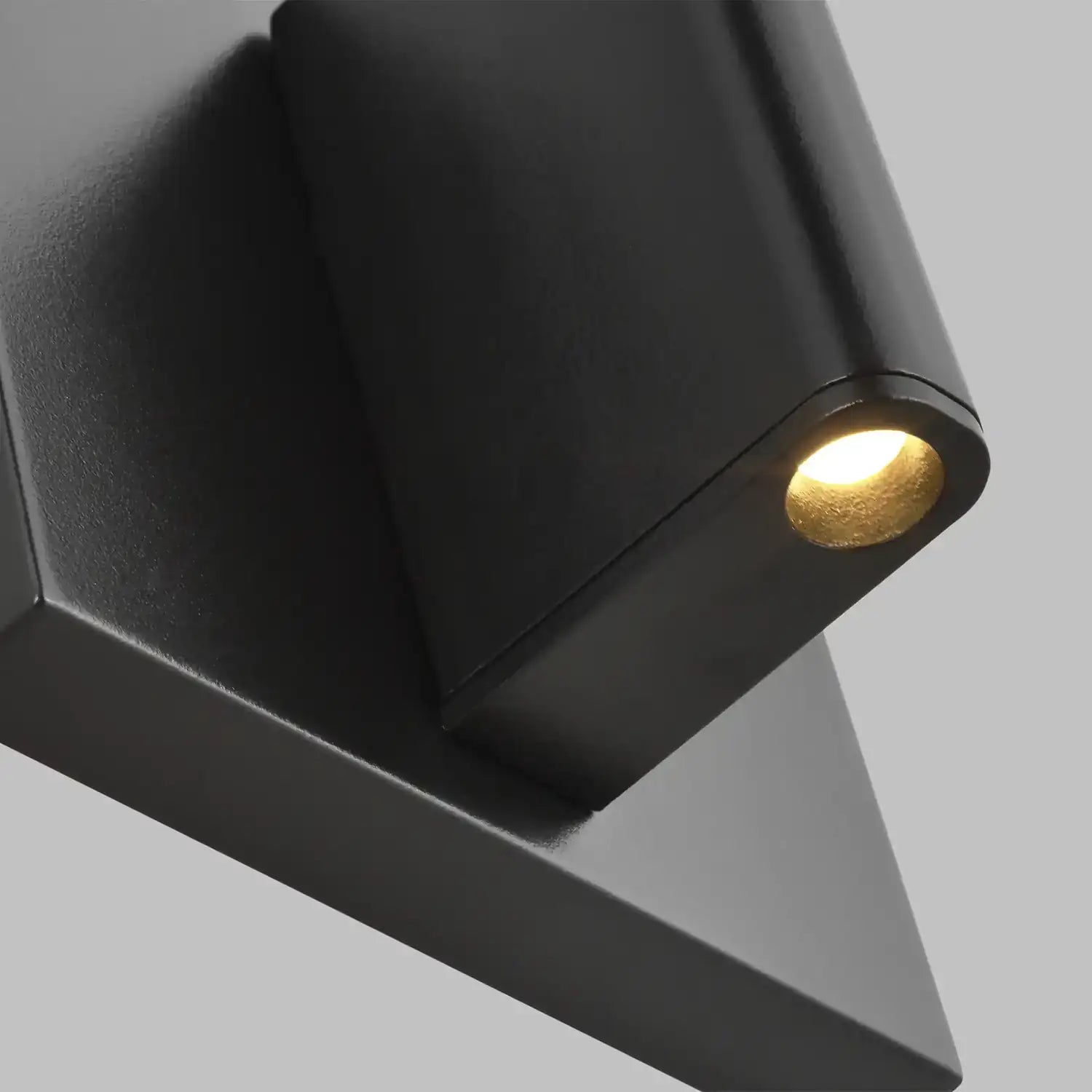 VISUAL COMFORT & CO., LLOYDS OUTDOOR WALL LIGHT, OUTDOOR WALL LIGHTS