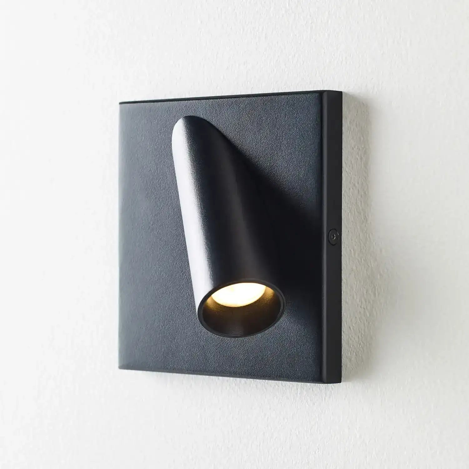 VISUAL COMFORT MODERN, PONTE OUTDOOR WALL, OUTDOOR WALL LIGHTS