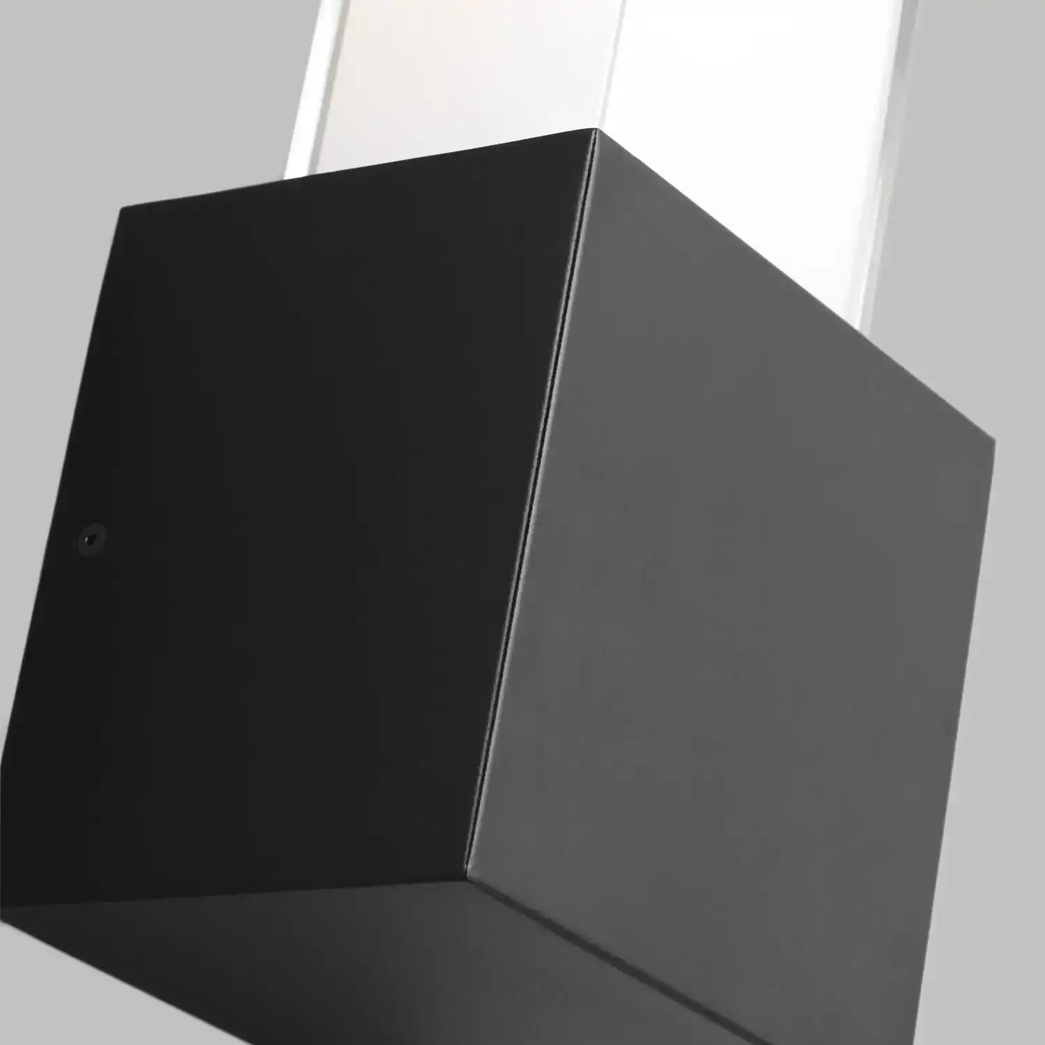 VISUAL COMFORT MODERN, LEAGAN OUTDOOR WALL LIGHT, OUTDOOR WALL LIGHTS
