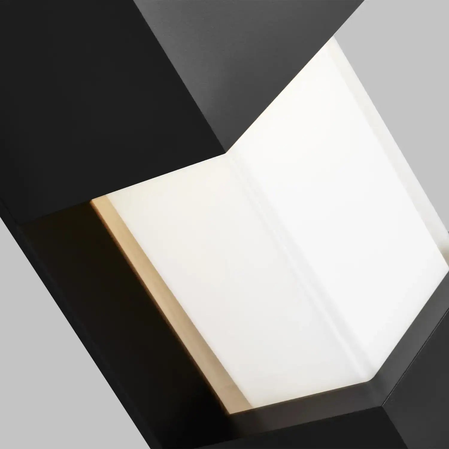 VISUAL COMFORT & CO. LEAGAN OUTDOOR WALL LIGHT - Wall