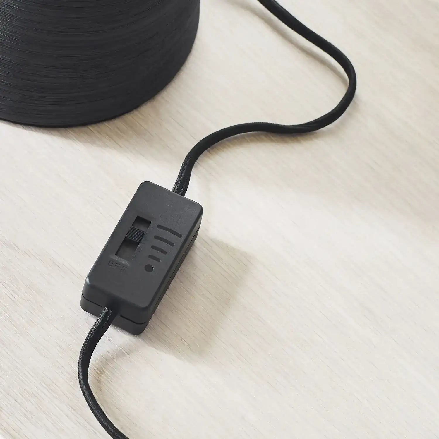 VISUAL COMFORT & CO. KARAM TABLE LAMP - Table