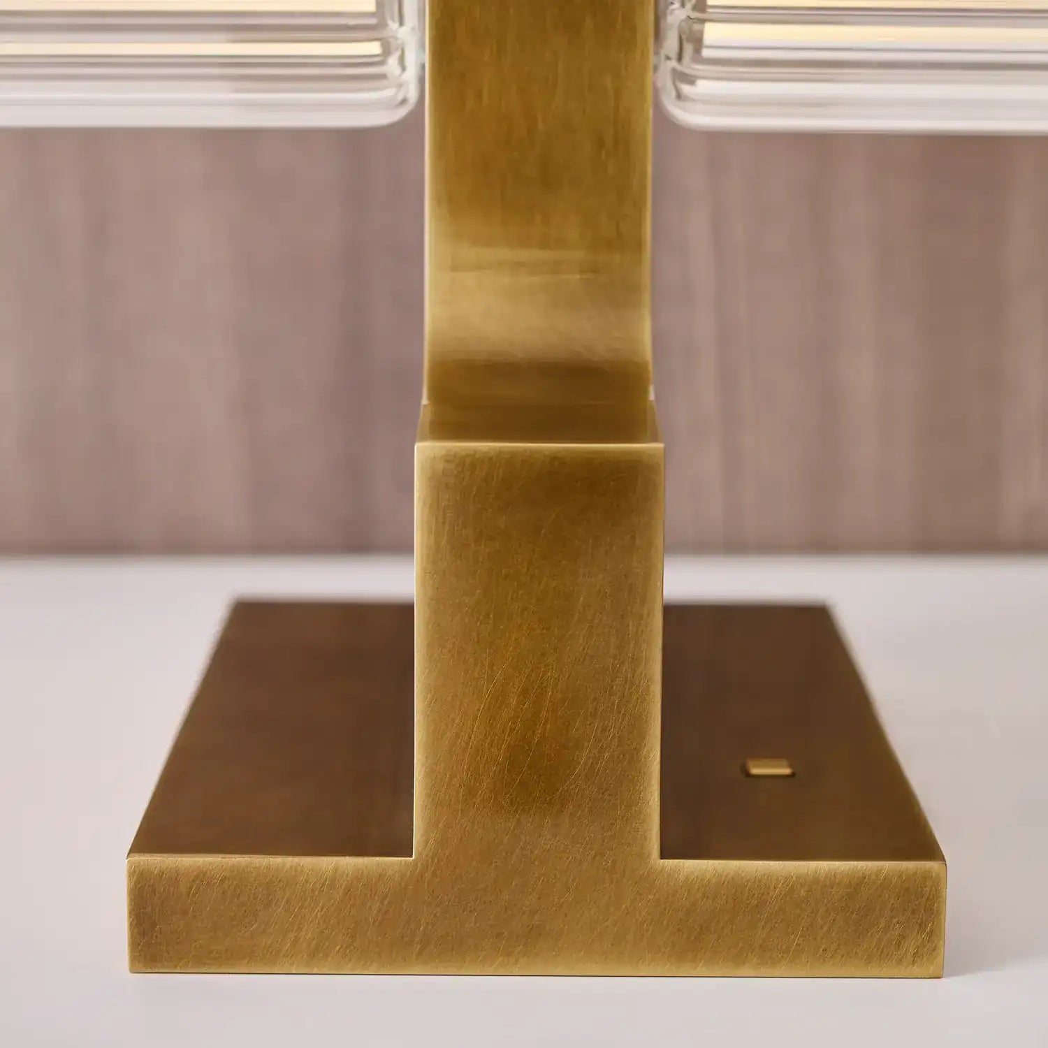 VISUAL COMFORT & CO. LANGSTON TABLE LAMP - Table