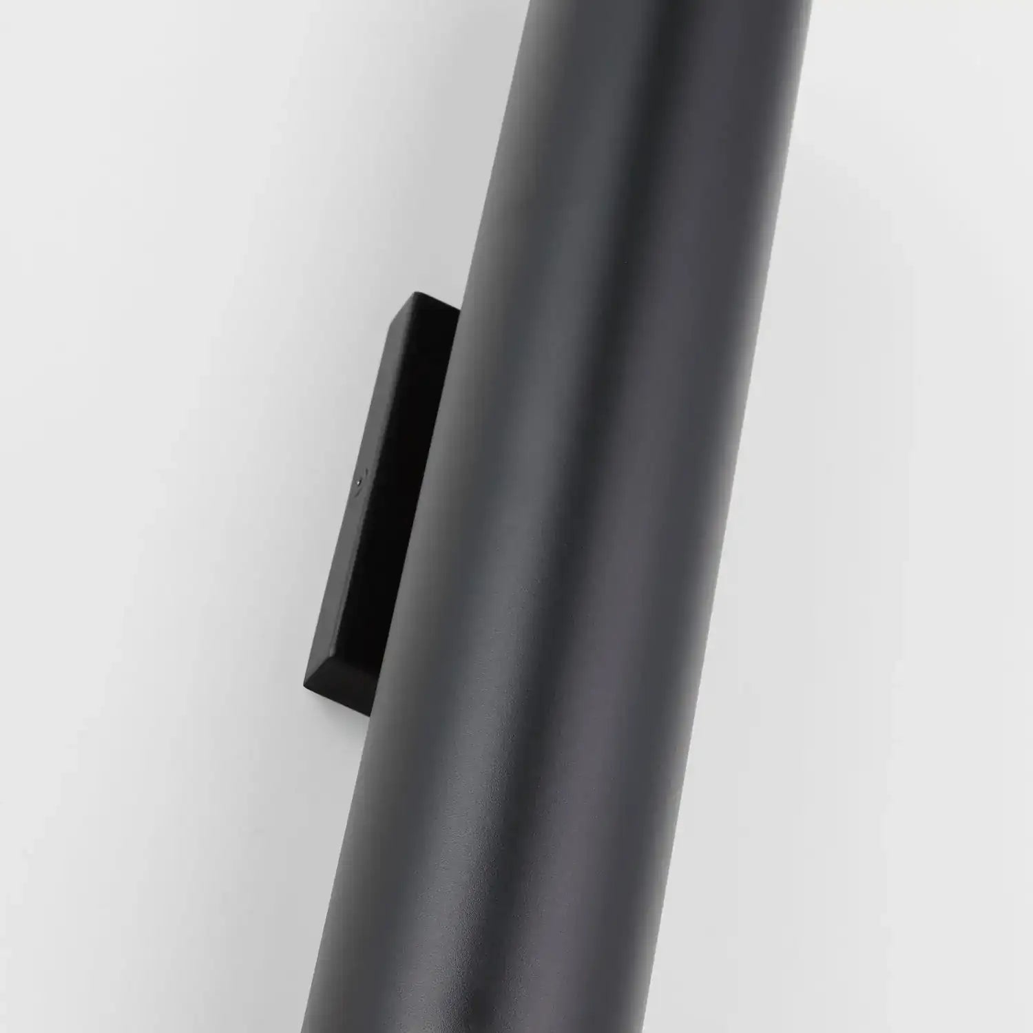 VISUAL COMFORT & CO. PRESSA OUTDOOR WALL LIGHT - Wall