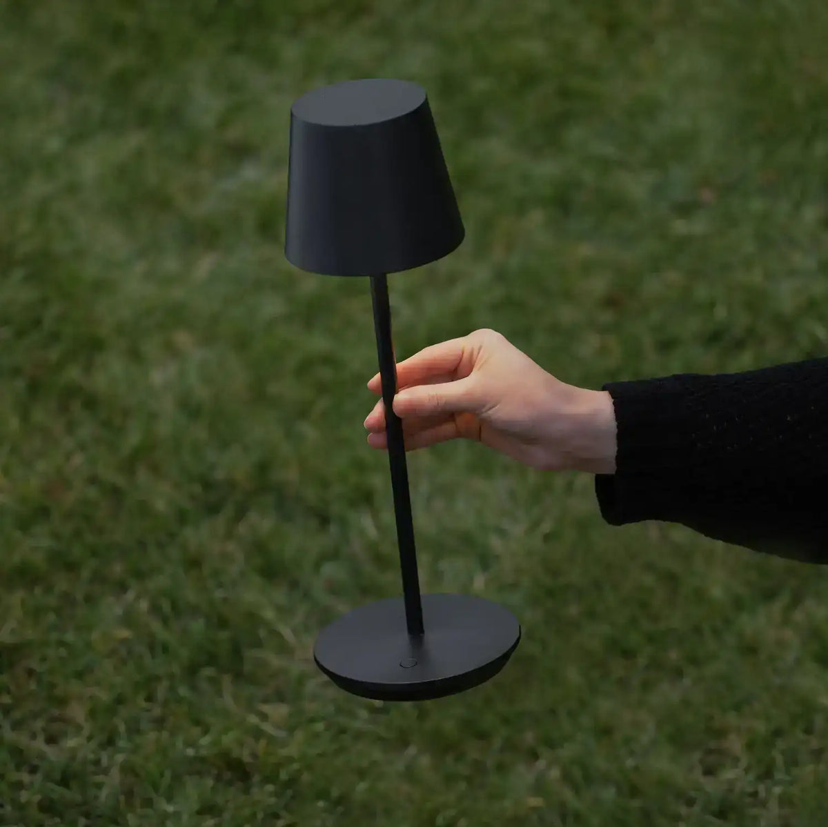 VISUAL COMFORT MODERN, NEVIS ACCENT RECHARGEABLE TABLE LAMP, TABLE LAMPS
