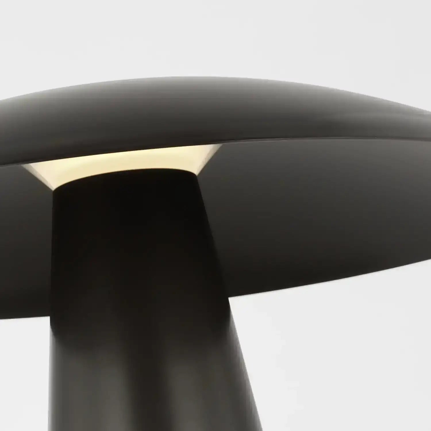 VISUAL COMFORT MODERN, AEGIS TABLE LAMP, TABLE LAMPS