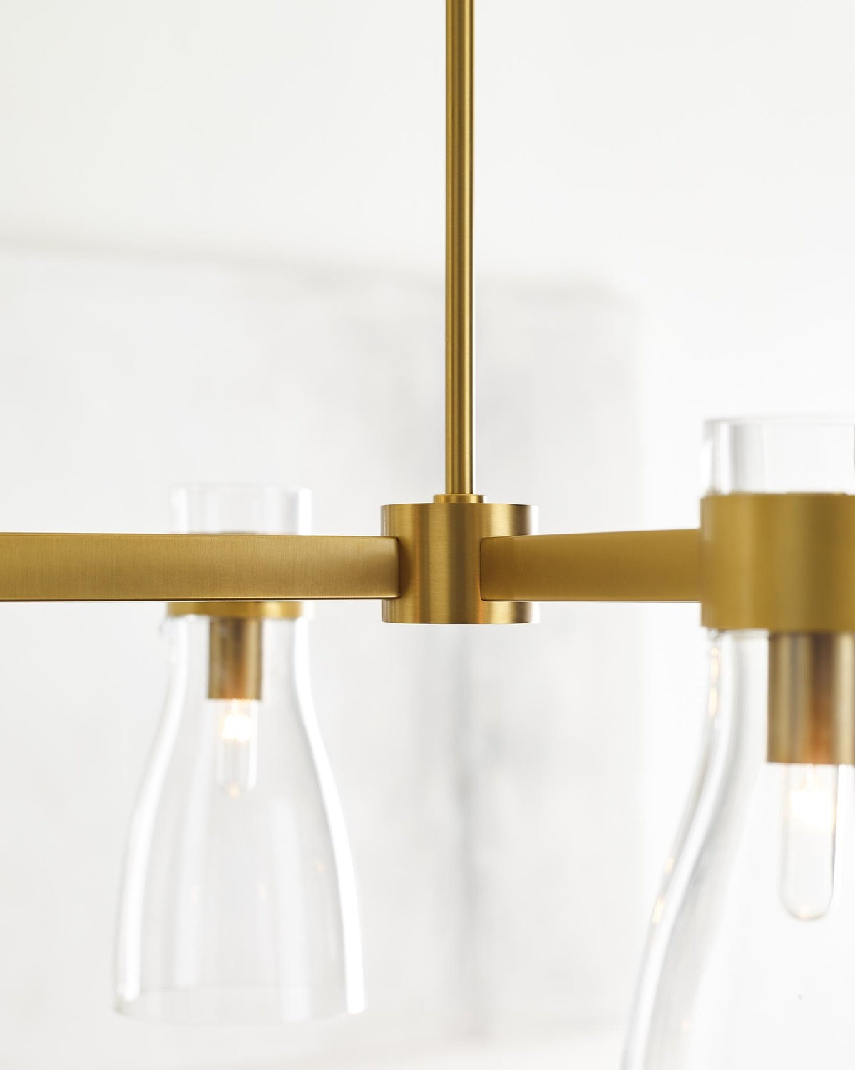VISUAL COMFORT & CO., MORITZ FOUR LIGHT LINEAR CHANDELIER, CHANDELIER LIGHT