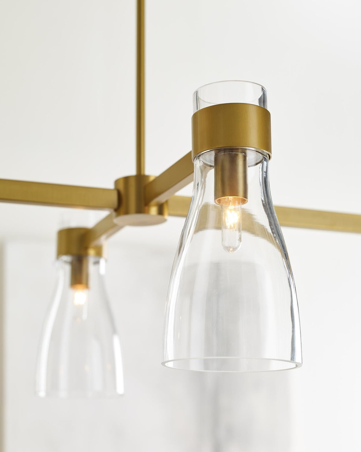 VISUAL COMFORT & CO., MORITZ FOUR LIGHT LINEAR CHANDELIER, CHANDELIER LIGHT