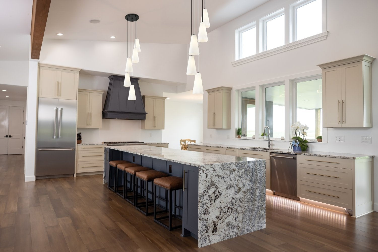 Z-LITE, FARRELL CHANDELIER, CHANDELIER LIGHT