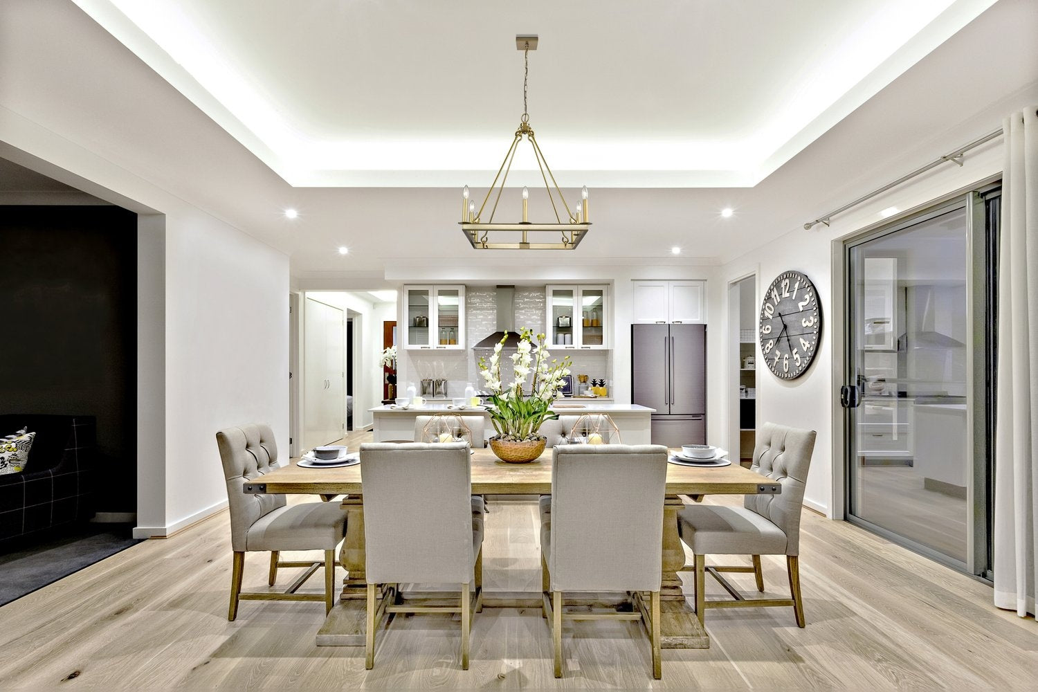 Z-LITE, BARCLAY CHANDELIER, CHANDELIER LIGHT