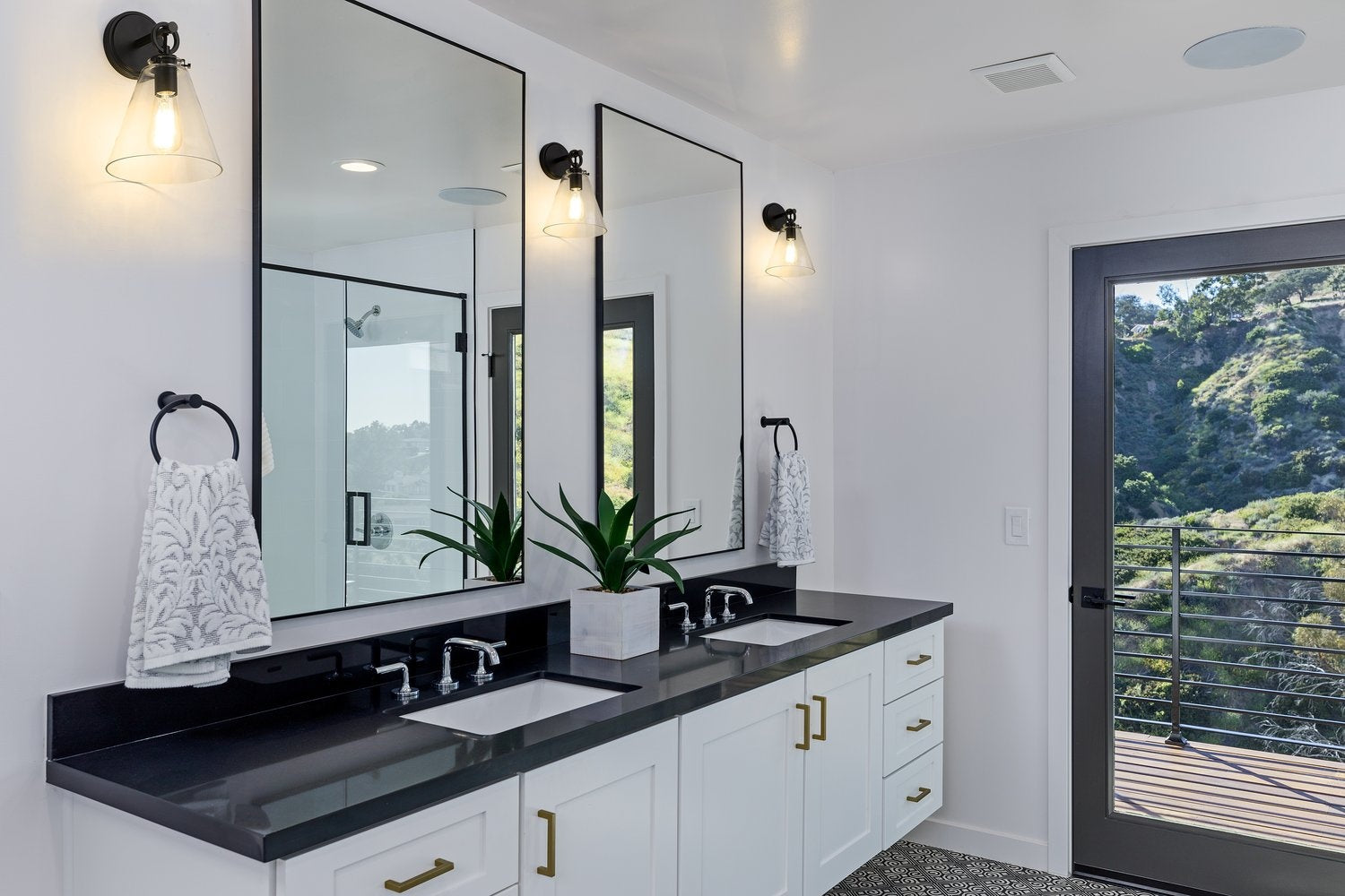 Z-LITE JENAMEES INC. 806-1S-MB c66018ac-7e42-4e60-8999-dcda3814d518